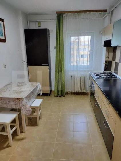 Apartament cu 3 camere decomandat în Cetate