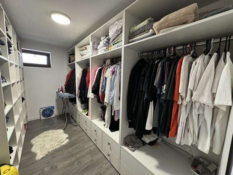 Casă Spațioasă de V&acirc;nzare &icirc;n Ghimbav | Două Apartamente | Teren 579 mp - 10