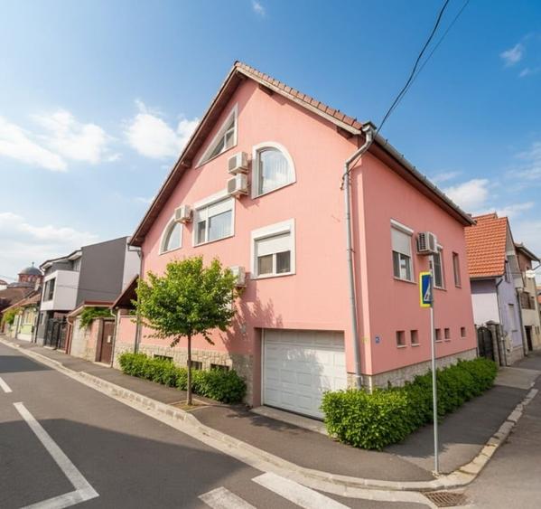 Casa cu 6 camere,singur in curte si dublu front stradal,zona Cantemir,Oradea - 1