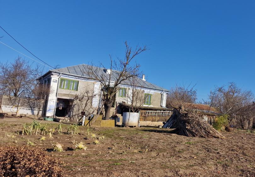 vand casa batraneasca sat Horezu-Poenari, comuna Valea Stanciului - 1