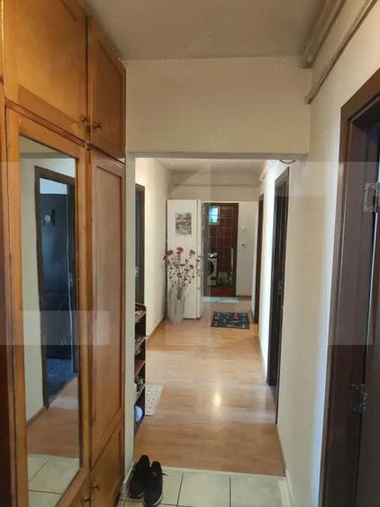 Apartament spatios 4 camere zona 500 - 2
