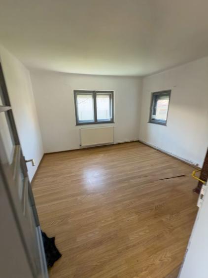 Casa de vanzare in Rosiorii de Vede zona centrala, str. 1 Decembrie - 6