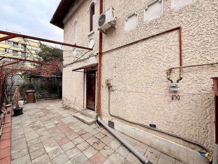 Vila 180 mp desfasurati cartier de case Belvedere Regie - 9