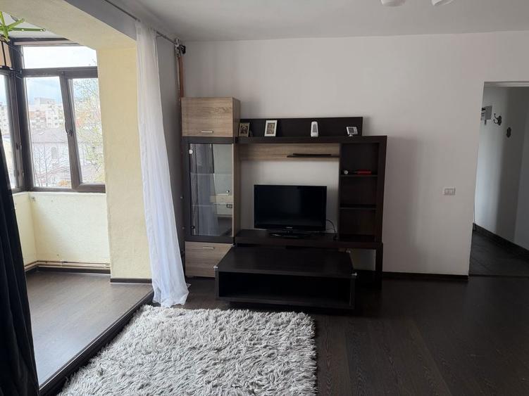 Inchiriez apartament 2 camere central - 1