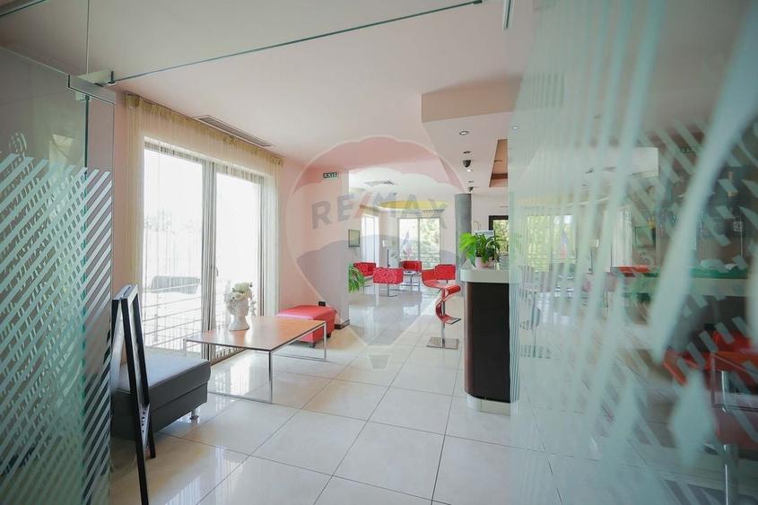 Hotel / Pensiune cu 24 camere de vânzare - Băile 1 Mai - 11