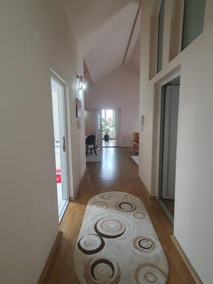 OFERTA EXCEPTIONALA - CASA  DE VANZARE -ZONA EXCLUSIVISTA - 9