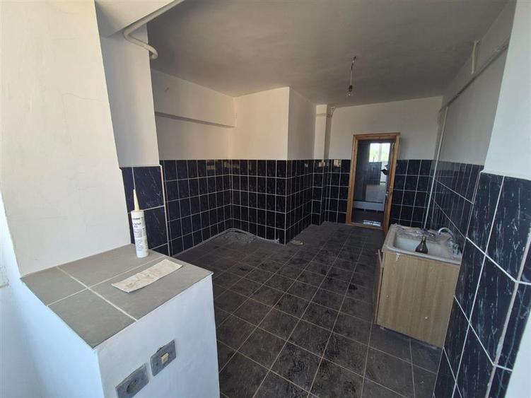 LIBER! 4 camere transformat in 3 camere, bloc cu lift, decomandat, Bariera - 6