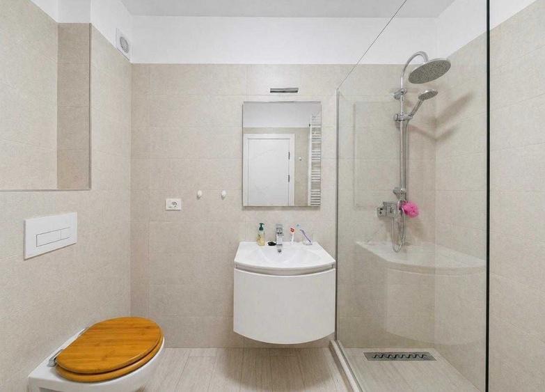 Apartament cu 3 camere decomandat în Exterior Vest