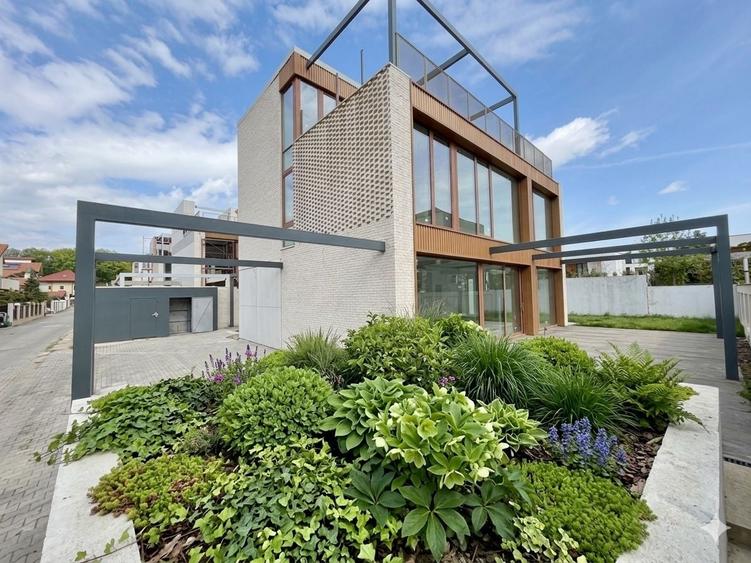 Vanzare - vila NOUA - 6 camere+curte - Iancu Nicolae-Pipera - 1