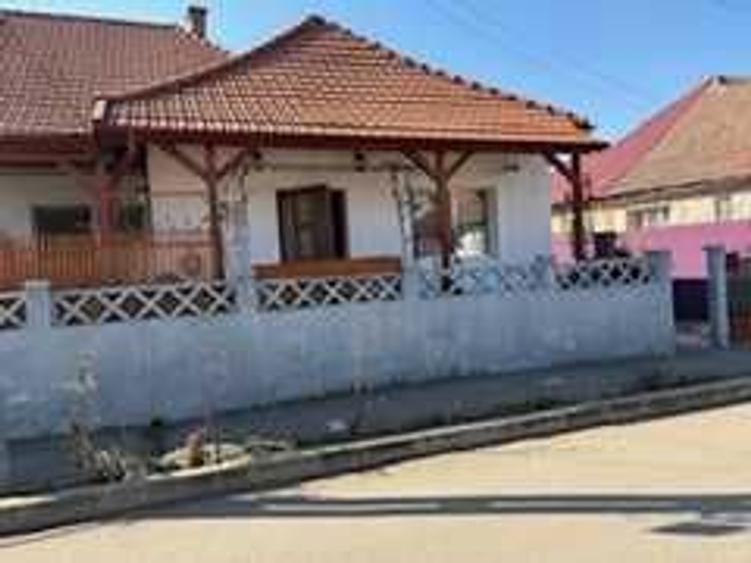 Vand Casa in Campia Turzii: 62m2, teren 230 m2, pivnita, garaj - 1