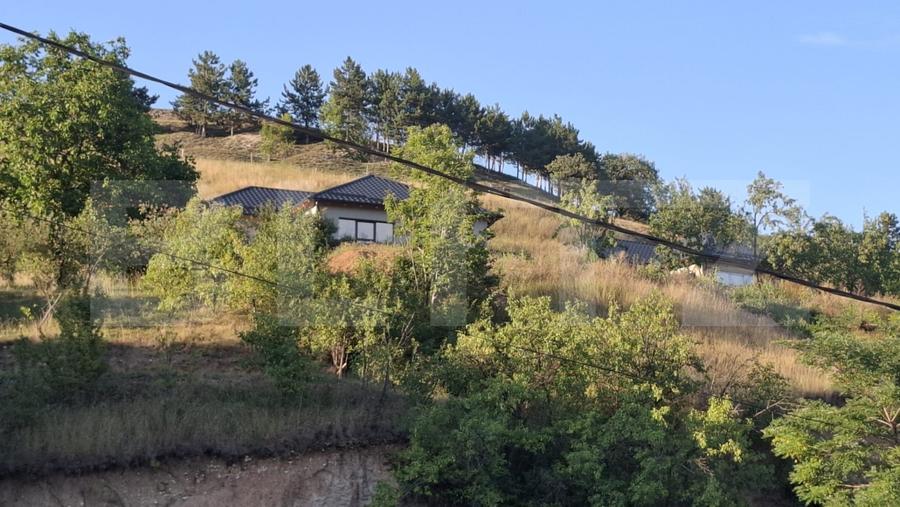 Casa pe un nivel, cu teren 2997 mp, panorama superba,Suceagu - 3