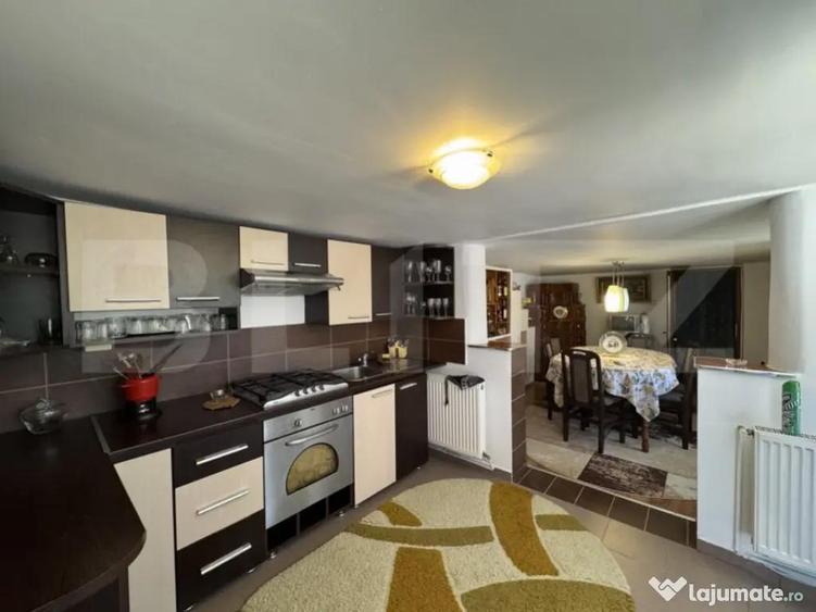 Casa plan parter cu 4 camere, 160 mp si 13000 mp teren, zona - 14