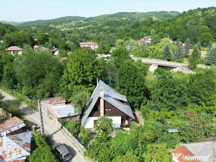 Casă cu 4 camere cu Teren 967 Mp în Sud