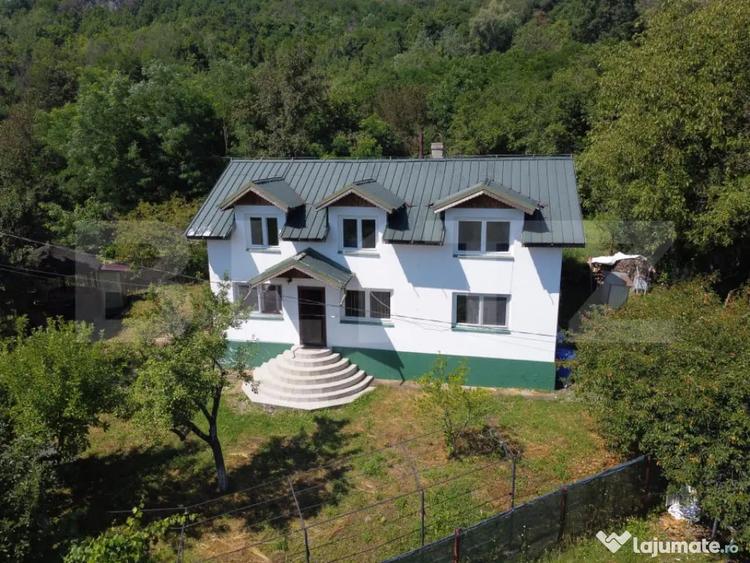 Casă cu 4 camere cu Teren 866 Mp în Măgura (Hulubești)