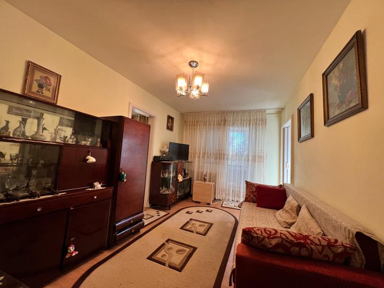 Apartament, in stare buna, zona Dacia, str. Labirint - 3
