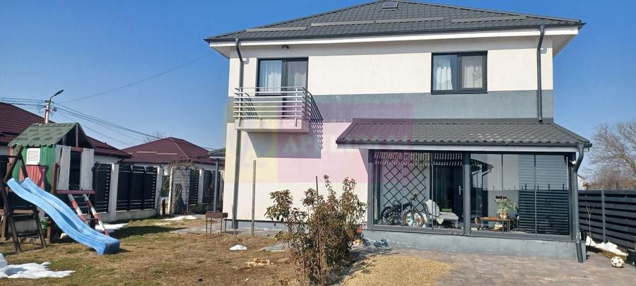 Săbăreni, casă P+1+pod, 5 camere, 130 mp utili, curte 470 mp - 1