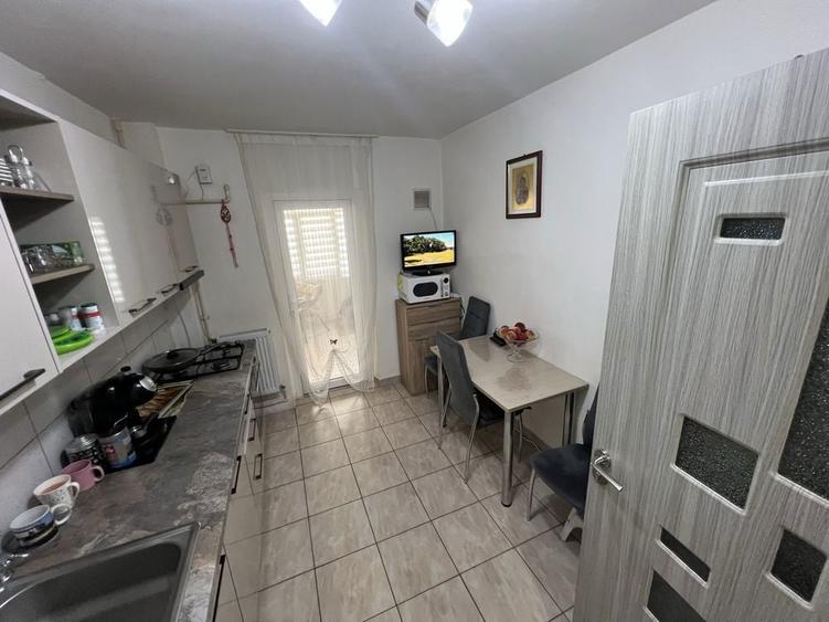 Vand apartament renovat,cu balcon urias pe toata lungimea locuintei - 5