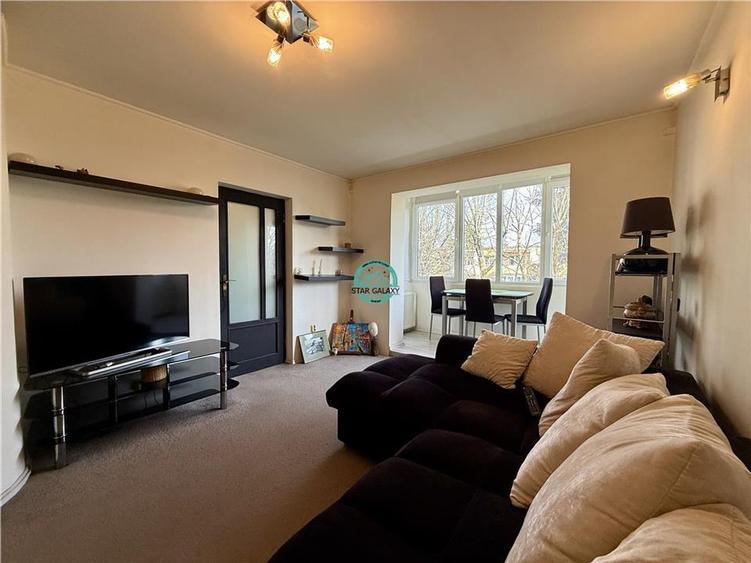 Apartament cu 3 camere de vanzare, bloc izolat, Semicentral - 2