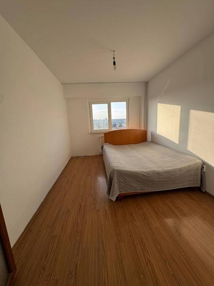 Vand apartament cu 4 camere, 2 bai, bucatarie , living si balcon - 2
