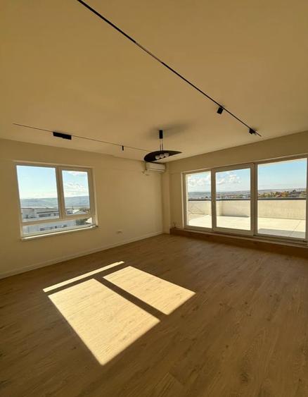 Apartament cu 3 camere de vanzare tip penthouse, Valea Lupului - 2