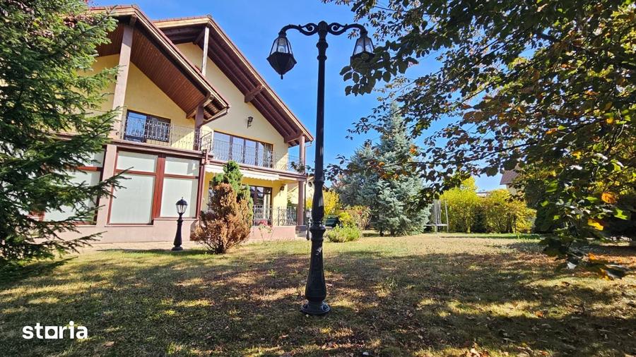 Casă cu 8 camere cu Teren 1000 Mp în Sânpetru