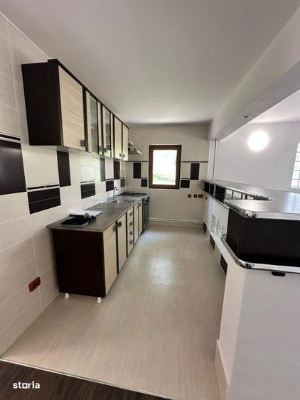 Resedinta deosebita 5 Camere | 200 mp Utili | 1.438 mp Teren | Aleea M - 9