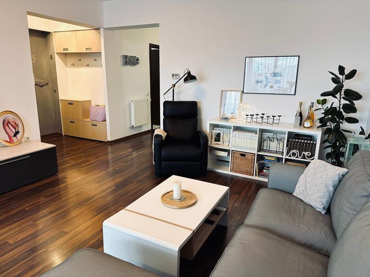 Apartament cu 3 camere semidecomandat în Bună Ziua