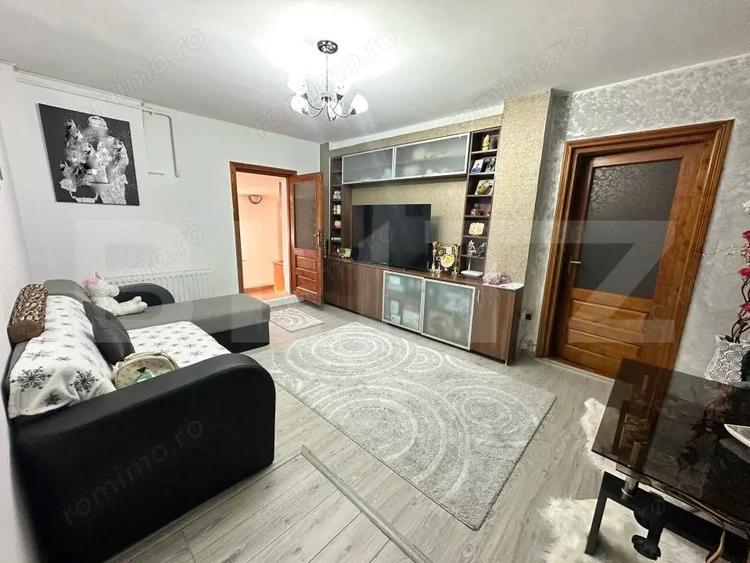 Apartament 3 camere, decomandat, 72 mp, Craiovita Noua, zona Scoala Elena Farago - 2