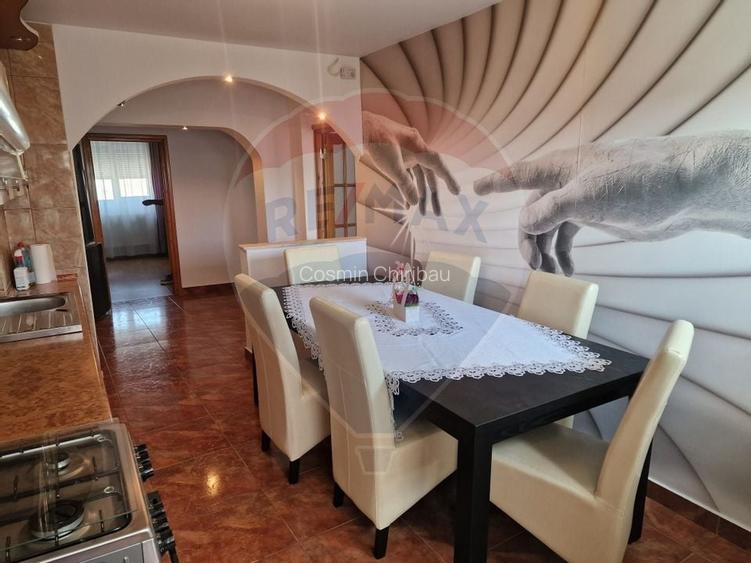 Apartament cu 3 camere de vanzare in zona Stefan cel Mare Apartament cu 3 camere de vanzare in zona Stefan cel Mare