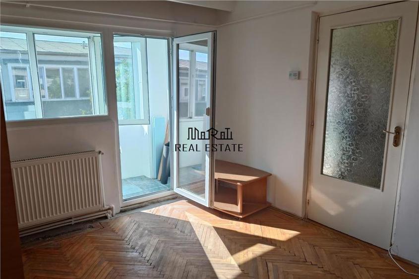 Garsoniera spatioasa, balcon inchis, Strada Duiliu Zamfirescu, etaj 4 4 - 7