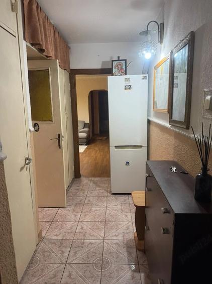 Apartament cu 3 camere semidecomandat în Central