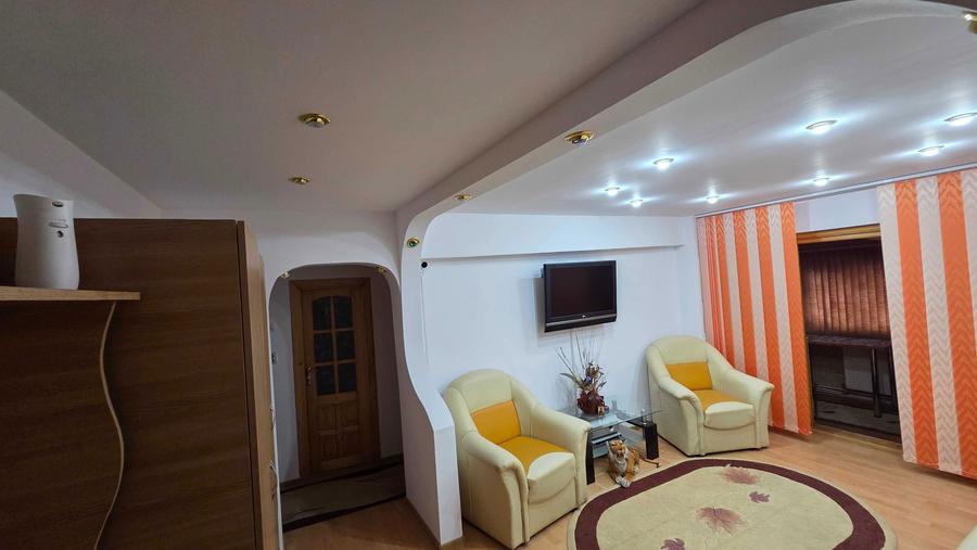 Inchiriez apartament 3 camere - 1