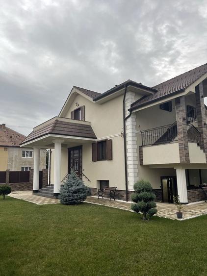 Vila de lux cu teren si apartament individual ! - 1