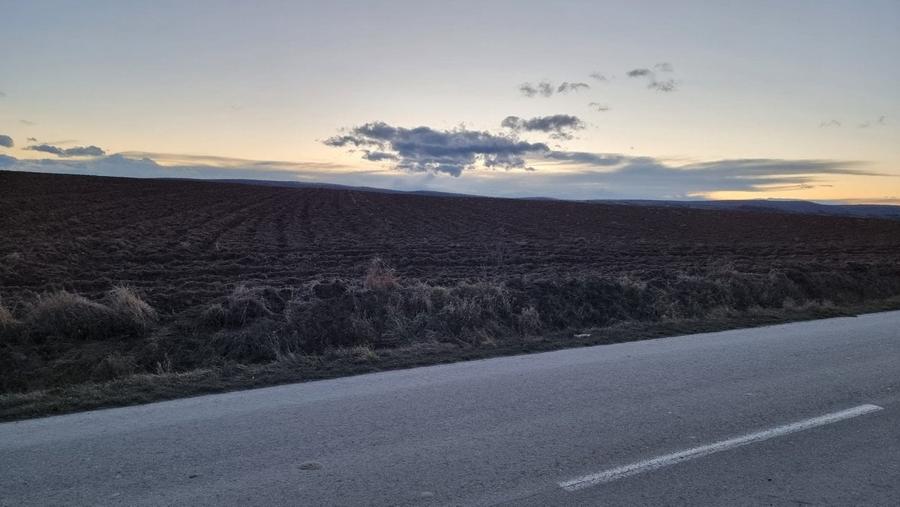 Teren intravilan in Curtesti spre Manastirea Doamnei - 4