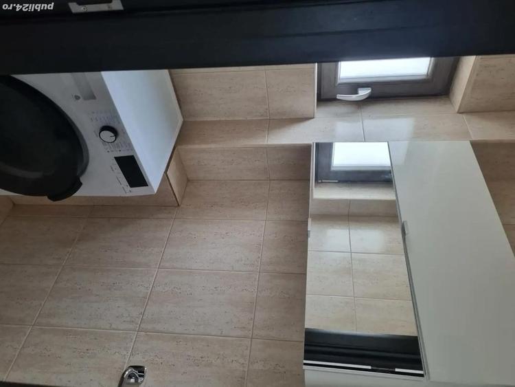 Proprietar vand ap 3 camere etaj 2 - 5