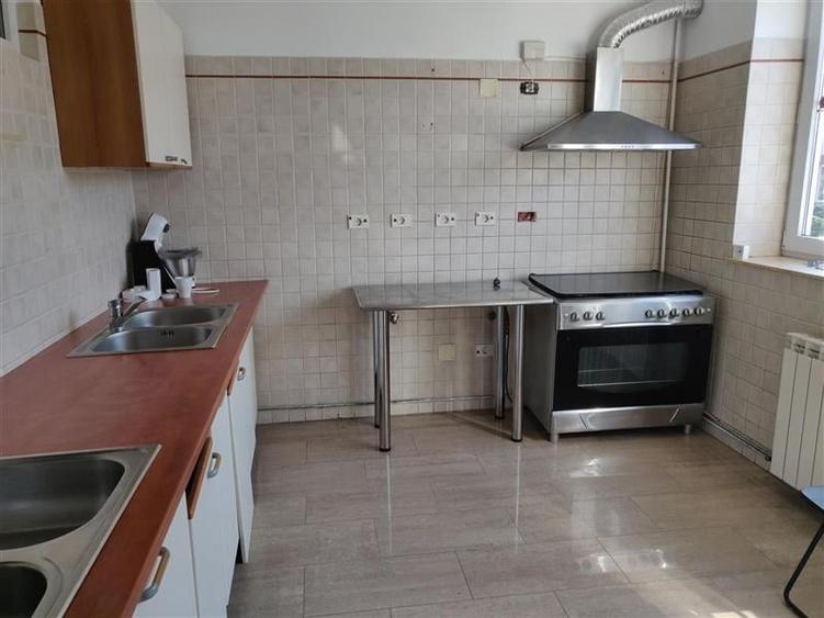 Vila de vanzare pretabila pentru rezidenta/birouri/gradinita - 10