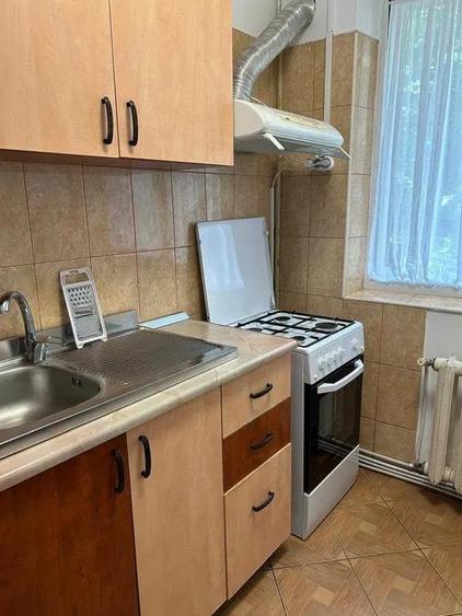 Apartament cu 2 camere semidecomandat, mobilat în Centru Civic