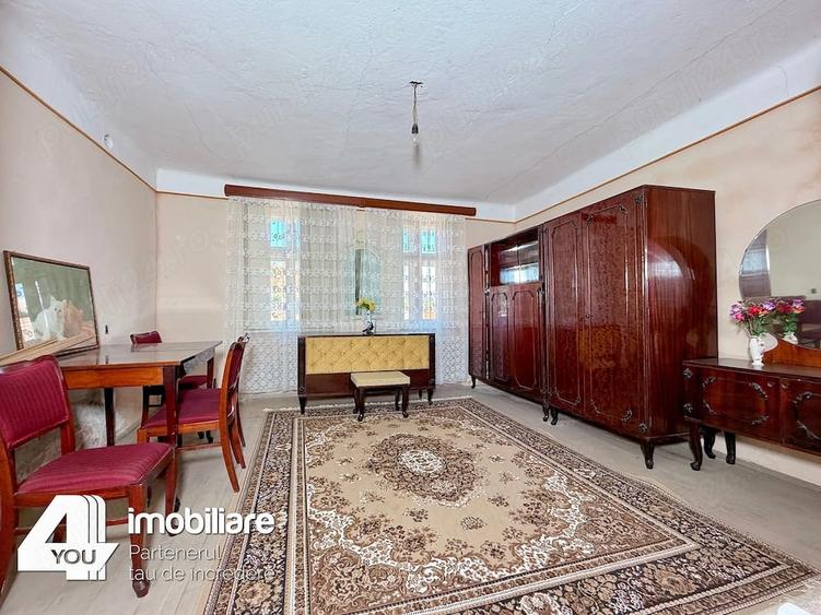 Casă cu 4 camere cu Teren 1459 Mp în Secusigiu