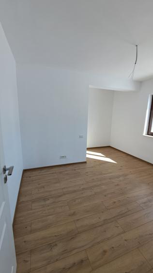 CASA 4 CAMERE CU SUPRAFATA GENEROASA IN  STIL NEOROMANESC - 30