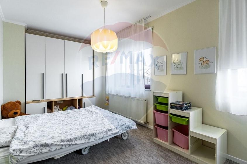 Casă spațioasă 350 mp utili, Teren 650 mp, Garaj subteran, Tractorul - 24