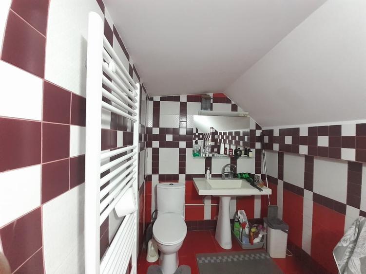 Casă cu 6 camere cu Teren 155 Mp în Tătărași