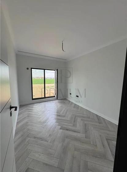 Duplex pe plan -  4 camere - toate utilitatile - 6