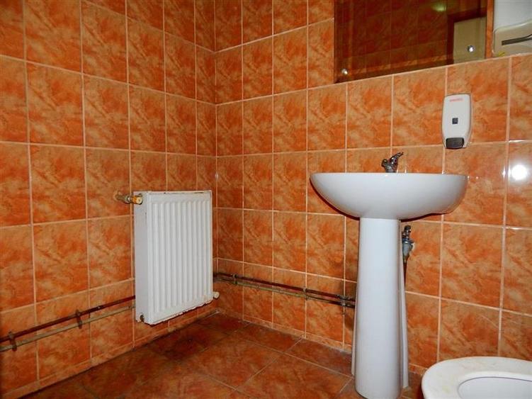 Vila de vanzare pretabila clinica medicala/birouri - 35