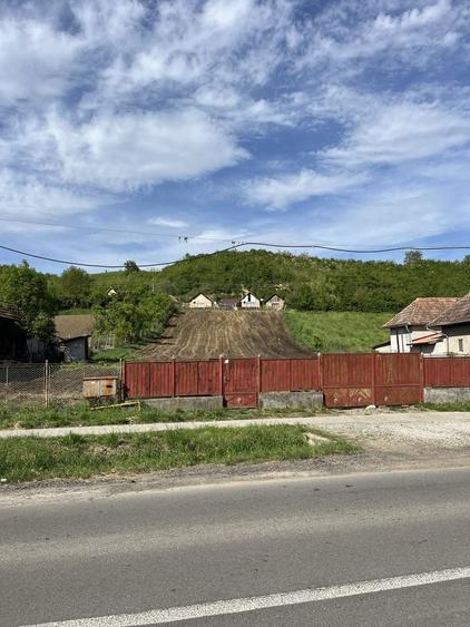 Vand teren intravilian in centrul Comunei Ceuasu - 1