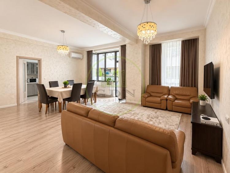 Apartament cu 3 camere semidecomandat, mobilat în Dămăroaia
