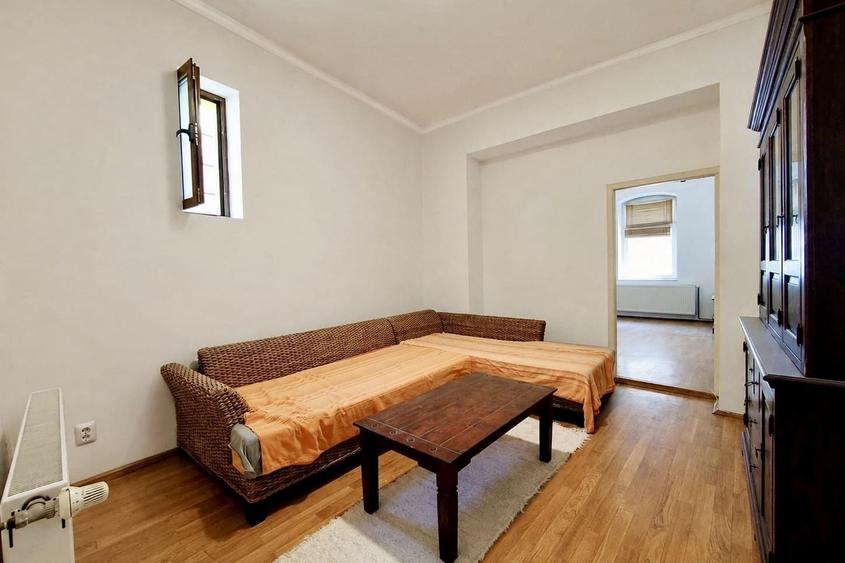 Apartament cu 4 camere, mobilat în Central