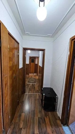 Apartament cu 3 camere decomandat, mobilat în Alexandru cel Bun