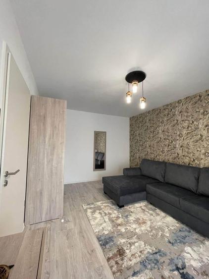 Apartament cu 2 camere decomandat, mobilat în Tractorul