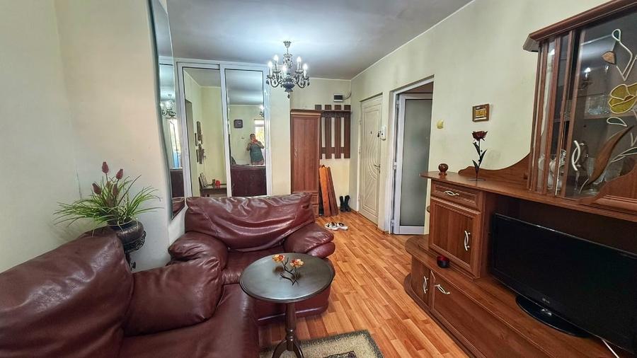 Apartament cu 3 camere decomandat, mobilat în Central