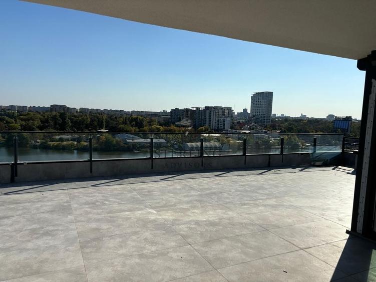 Penthouse cu 5 camere decomandat în Lacul Tei